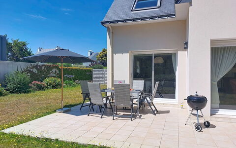 Villa de la Paix: Wohngebiet, Zuhause, Haus, Garten, Hütte, Estate, Schatten, Garten, Landscaping, Beton