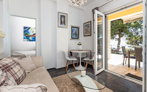 Trogir Okrug Gornji 325: Interior Design, Möbel, Wohnung, Flooring, Fussboden, Zuhause, Couch, Zimmer, Wohnzimmer, Stuhl