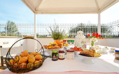 Villa Yvonne: Möbel, Tabelle, Essen, Stuhl, Linens, Frühstück, Servierware, Küche & Esszimmer Tisch, Tischdecke