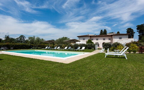 Villa Yvonne: Garten, Rasen, Hazienda, Estate, Villa, Hof, Bauernhaus