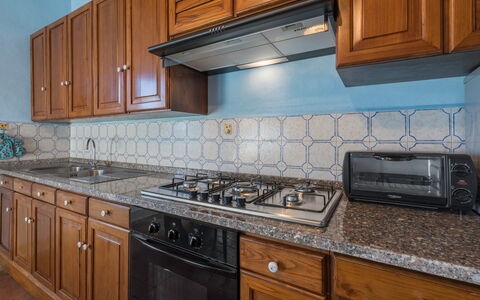 Ely Apartment In Villa, Wifi, Terricciola, Pisa: Küche, Major Appliance, Countertop, Küchengerät, Herd, Gasherd, Herd, Flooring, Cabinetry, Cooktop