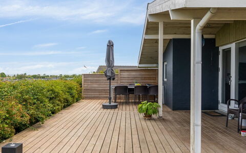 Nelina - 300M from the Sea: Schwimmbad, Bauernhaus, Estate, Villa, Resort, Hazienda, Eco Hotel, Hinterhof