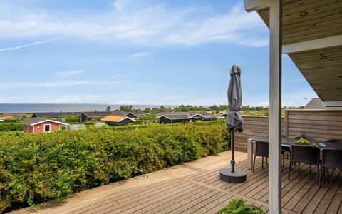 Nelina - 300M from the Sea: Schwimmbad, Bauernhaus, Estate, Villa, Resort, Hazienda, Eco Hotel, Hinterhof