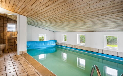 Nelina - 300M from the Sea: Schwimmbad, Bauernhaus, Estate, Villa, Resort, Hazienda, Eco Hotel, Hinterhof