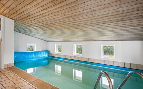 Nelina - 300M from the Sea: Schwimmbad, Bauernhaus, Estate, Villa, Resort, Hazienda, Eco Hotel, Hinterhof