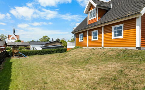 Romy - 450M from the Sea: Estate, Schatten, Auffahrt, Bauernhaus