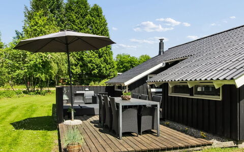 Nedelko - 30Km from the Sea: Holz, Dach, Zuhause, Haus, Schatten, Hütte, Gartenmöbel, Garten, Veranda, Ground