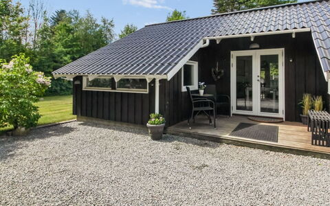 Nedelko - 30Km from the Sea: Dach, Zuhause, Haus, Hütte, Abstellgleis, Tür, Estate, Garten, Schatten, Auffahrt