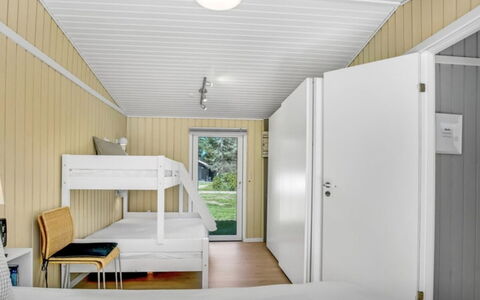 Quiana - 2Km from the Sea: Holz, Flooring, Fussboden, Interior Design, Decke, Schlafzimmer, Holzbeize, Hartholz, Planke, Holzboden