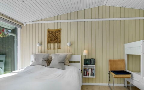 Quiana - 2Km from the Sea: Interior Design, Holz, Decke, Flooring, Fussboden, Schlafzimmer, Möbel, Beleuchtung, Zimmer, Bett