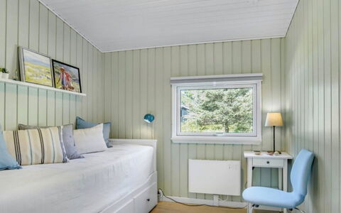 Quiana - 2Km from the Sea: Interior Design, Flooring, Fussboden, Holz, Decke, Möbel, Schlafzimmer, Bett, Zimmer, Beleuchtung
