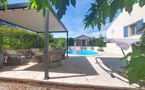 Villa Esterel: Möbel, Gartenmöbel, Schatten, Stuhl, Verbundwerkstoff, Schwimmbad, Outdoor Struktur, Terrasse, Flagstone, Pergola