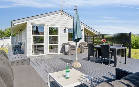 Janick - 150M from the Sea: Estate, Schatten, Auffahrt, Bauernhaus