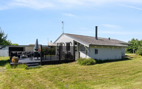 Janick - 150M from the Sea: Estate, Schatten, Auffahrt, Bauernhaus