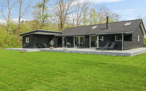 Solvejg - 30Km from the Sea: Gras, Haus, Zuhause, Dach, Wohngebiet, Hütte, Rasen, Estate, Abstellgleis, Bauernhaus