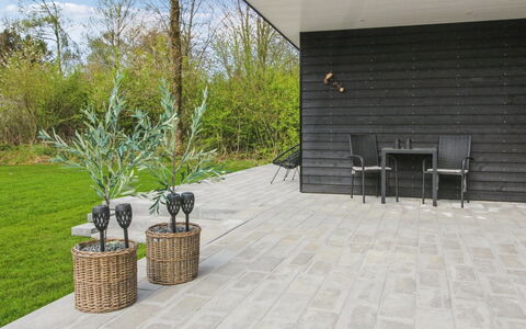 Solvejg - 30Km from the Sea: Flooring, Fussboden, Verbundwerkstoff, Flagstone, Fliese, Gartenmöbel, Beton, Planke, Deck