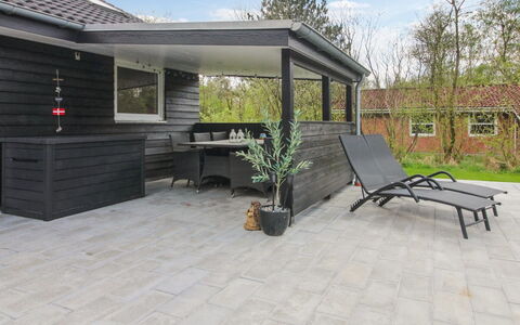 Solvejg - 30Km from the Sea: Holz, Flooring, Gartenmöbel, Fussboden, Möbel, Verbundwerkstoff, Deck, Schatten, Terrasse, Abstellgleis