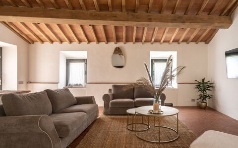 Montaione Country House Amarrante, Pool, Ac: Möbel, Interior Design, Wand, Flooring, Holz, Fussboden, Couch, Decke, Zimmer, Wohnzimmer
