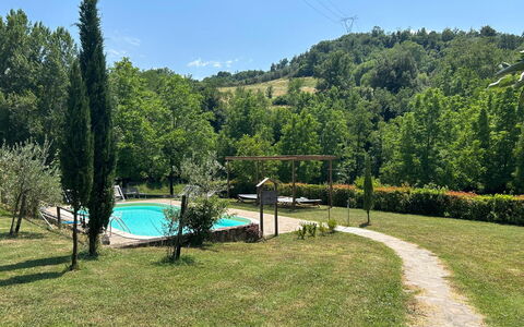 Montaione Country House Amarrante, Pool, Ac: Baum, Garten, Rasen, Schatten, Hinterhof, Garten, Schwimmbad, Park, Landscaping, Eco Hotel