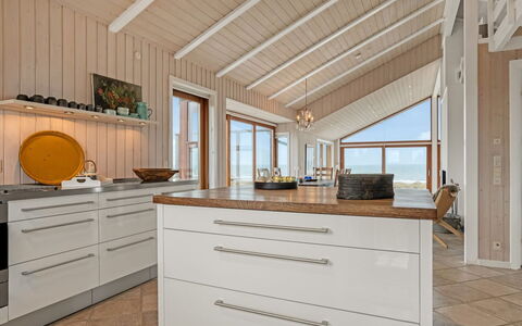 Bjerund - 300M from the Sea: Flooring, Holz, Interior Design, Fussboden, Decke, Holzboden, Countertop, Küche, Cabinetry, Möbel