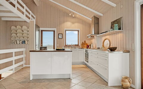 Bjerund - 300M from the Sea: Flooring, Interior Design, Fussboden, Holz, Küche, Holzboden, Decke, Countertop, Cabinetry, Möbel