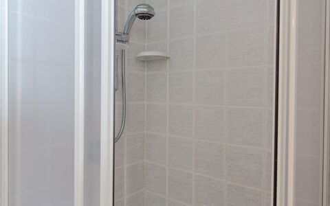 Vista Mare Da Rossella: Wand, Armatur, Badezimmer, Flooring, Fussboden, Dusche, Installation, Interior Design, Duschkopf, Duschtür