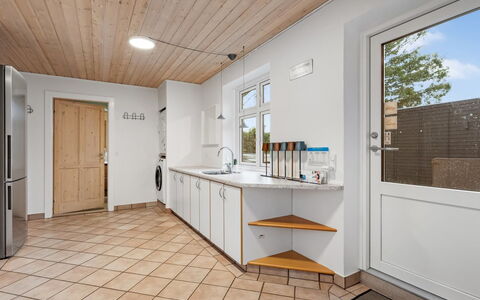 Kerttuli - 540M from the Sea: Flooring, Holz, Fussboden, Decke, Interior Design, Küche, Countertop, Zimmer, Holzboden, Cabinetry