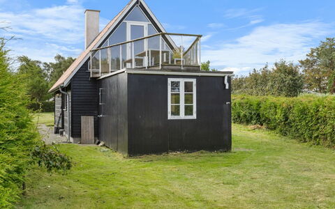 Næwe - 100M from the Sea: Möbel, Interior Design, Flooring, Fussboden, Decke, Zimmer, Stuhl, Tabelle, Wohnung, Küche & Esszimmer Tisch