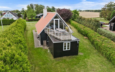 Næwe - 100M from the Sea: Möbel, Interior Design, Flooring, Fussboden, Decke, Zimmer, Stuhl, Tabelle, Wohnung, Küche & Esszimmer Tisch