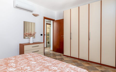 La Vista Mare Da Viola: Interior Design, Flooring, Möbel, Holz, Fussboden, Bett, Zimmer, Schlafzimmer, Cabinetry, Zuhause