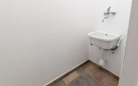 La Vista Mare Da Viola: Wand, Armatur, Flooring, Fussboden, Badezimmer, Installation, Sinken, Zapfhahn, Bad Sink, Fliese