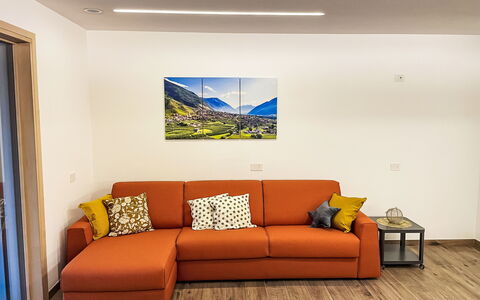 Valtellina 636: Möbel, Interior Design, Couch, Wand, Flooring, Wohnung, Holz, Fussboden, Wohnzimmer, Zimmer