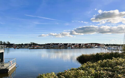 Ronja - 100M to the Fjord: Blau, Wasser, Daytime, Boot, Wasserweg, Wolke, Watercraft, Kanal, Yachthafen, See