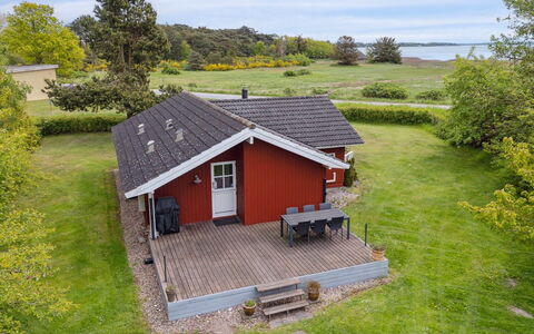 Hjalmine - 225M from the Sea: Vegetation, Strauch, Frühling, Hütte, Garten, Schatten, Hinterhof, Garten, Stuhl
