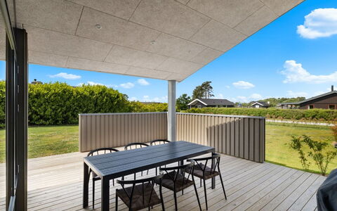 Tydkil - 250M from the Sea: Holz, Flooring, Fussboden, Verbundwerkstoff, Schatten, Deck, Veranda, Hartholz, Planke, Holzboden