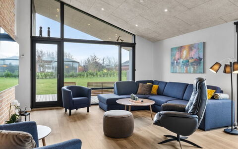 Tydkil - 250M from the Sea: Möbel, Interior Design, Couch, Wohnzimmer, Holz, Flooring, Fussboden, Wohnung, Decke, Zuhause