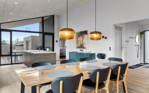 Tydkil - 250M from the Sea: Möbel, Interior Design, Flooring, Holz, Fussboden, Light Fixture, Decke, Küche & Esszimmer Tisch, Esszimmer, Tabelle