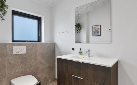 Tydkil - 250M from the Sea: Wand, Flooring, Fussboden, Badezimmerschrank, Armatur, Bad Sink, Interior Design, Sinken, Badezimmer, Zapfhahn