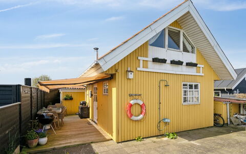 Asgerd - 20M from the Sea: Blau, Strauch, Hütte, Ground, Garten, Estate, Schatten, Landscaping, Bauernhaus, Eco Hotel