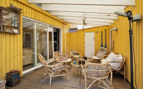Asgerd - 20M from the Sea: Blau, Strauch, Hütte, Ground, Garten, Estate, Schatten, Landscaping, Bauernhaus, Eco Hotel