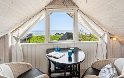 Asgerd - 20M from the Sea: Blau, Strauch, Hütte, Ground, Garten, Estate, Schatten, Landscaping, Bauernhaus, Eco Hotel