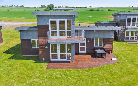 Gudbrand - 500M from the Sea: Estate, Schatten, Auffahrt, Bauernhaus