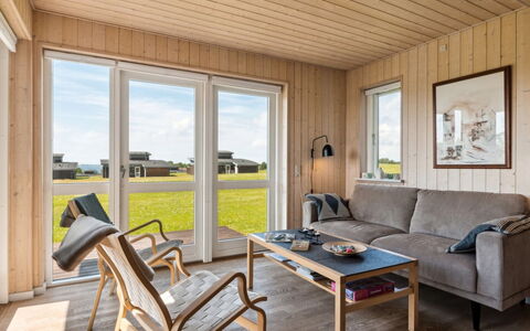 Gudbrand - 500M from the Sea: Estate, Schatten, Auffahrt, Bauernhaus