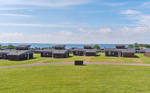 Gudbrand - 500M from the Sea: Estate, Schatten, Auffahrt, Bauernhaus