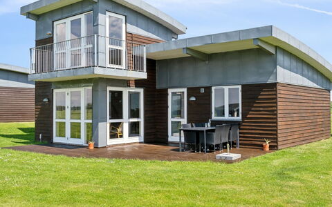 Gudbrand - 500M from the Sea: Estate, Schatten, Auffahrt, Bauernhaus