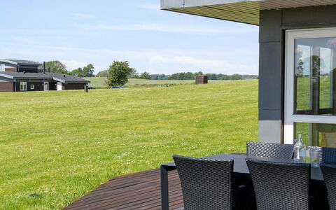Gudbrand - 500M from the Sea: Estate, Schatten, Auffahrt, Bauernhaus