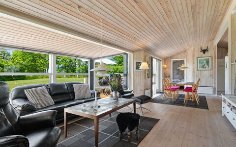 Sofus - 275M from the Sea: Holz, Decke, Interior Design, Flooring, Holzboden, Möbel, Fussboden, Zuhause, Wohnzimmer, Couch
