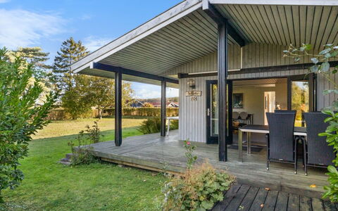 Kajsa - 250M from the Sea: Veranda, Haus, Zuhause, Dach, Hütte, Tür, Abstellgleis, Schatten, Estate, Gartenbauten