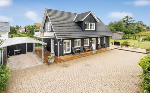 Brune - 330M from the Sea: Estate, Schatten, Auffahrt, Bauernhaus