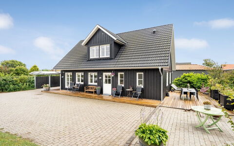 Brune - 330M from the Sea: Estate, Schatten, Auffahrt, Bauernhaus